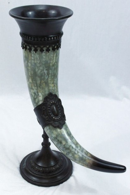 SOS - A RDY - DRINKING HORN RELICA - Maitland Smith Rhyton - Faux Steer Horn  - Table Decor,