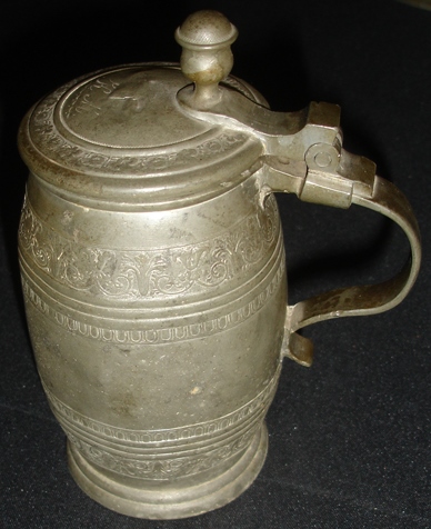 x!- BARREL - STEIN - PEWTER - CA. 1840 VERY UNUSUAL HANDLE ATTACHMENT and thumblift